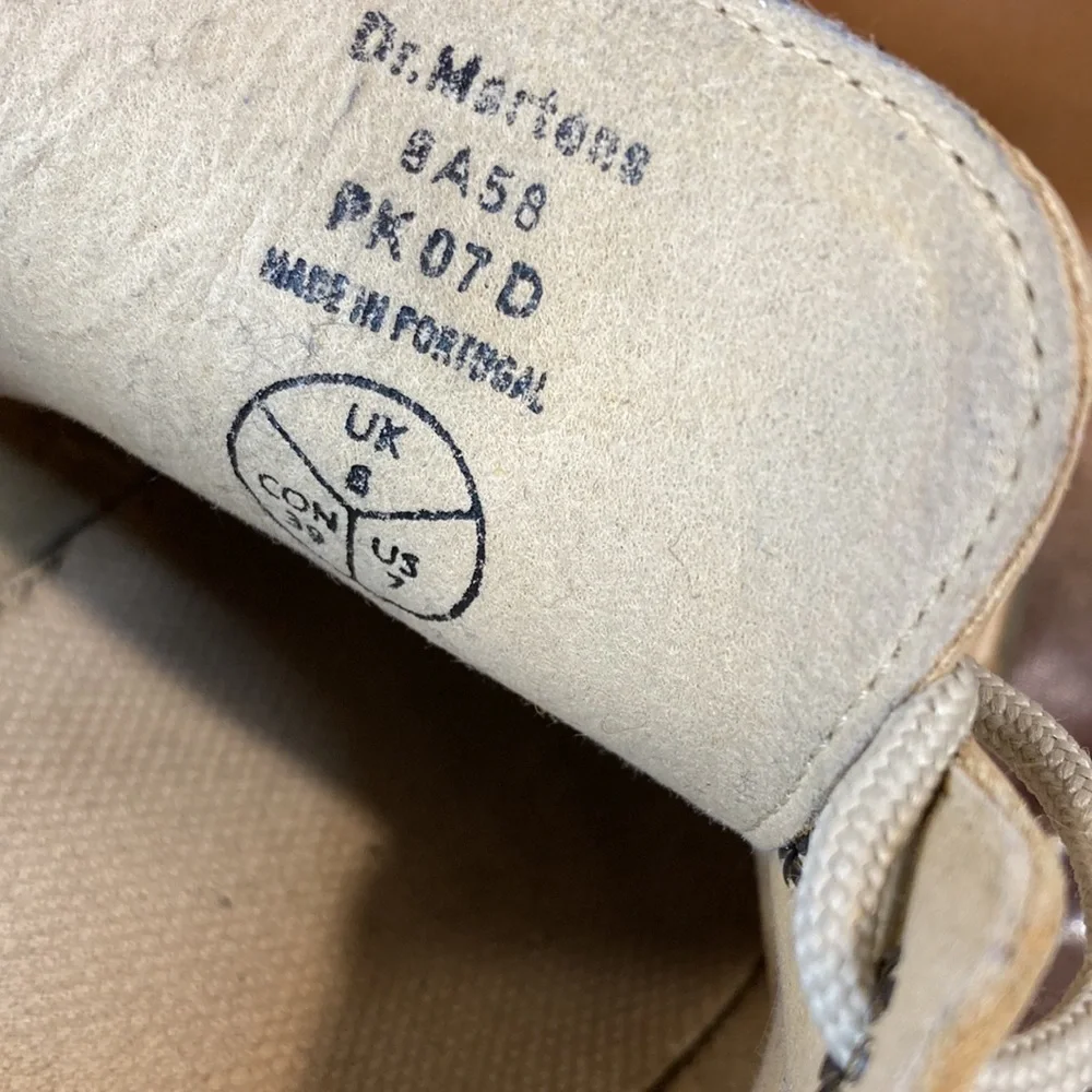 Dr. Martens 8a58 size‎ 7. Unisex. Beige casual shoes. Very good condition.